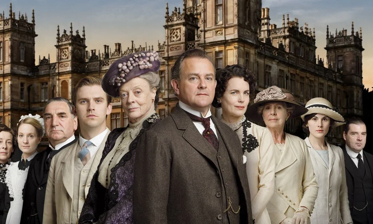 Exhiben objetos de la serie Downton Abbey antes de la subasta que marca su final