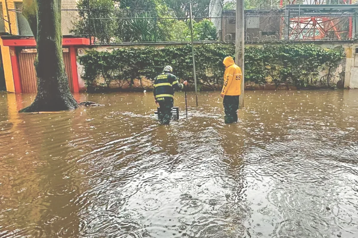Atención. Preocupa ver como las lluvias atípicas causaron daños en drenajes de la capital, dijo el gerente de Planes y Proyectos Urbanos del Centro para el Futuro de las Ciudades.