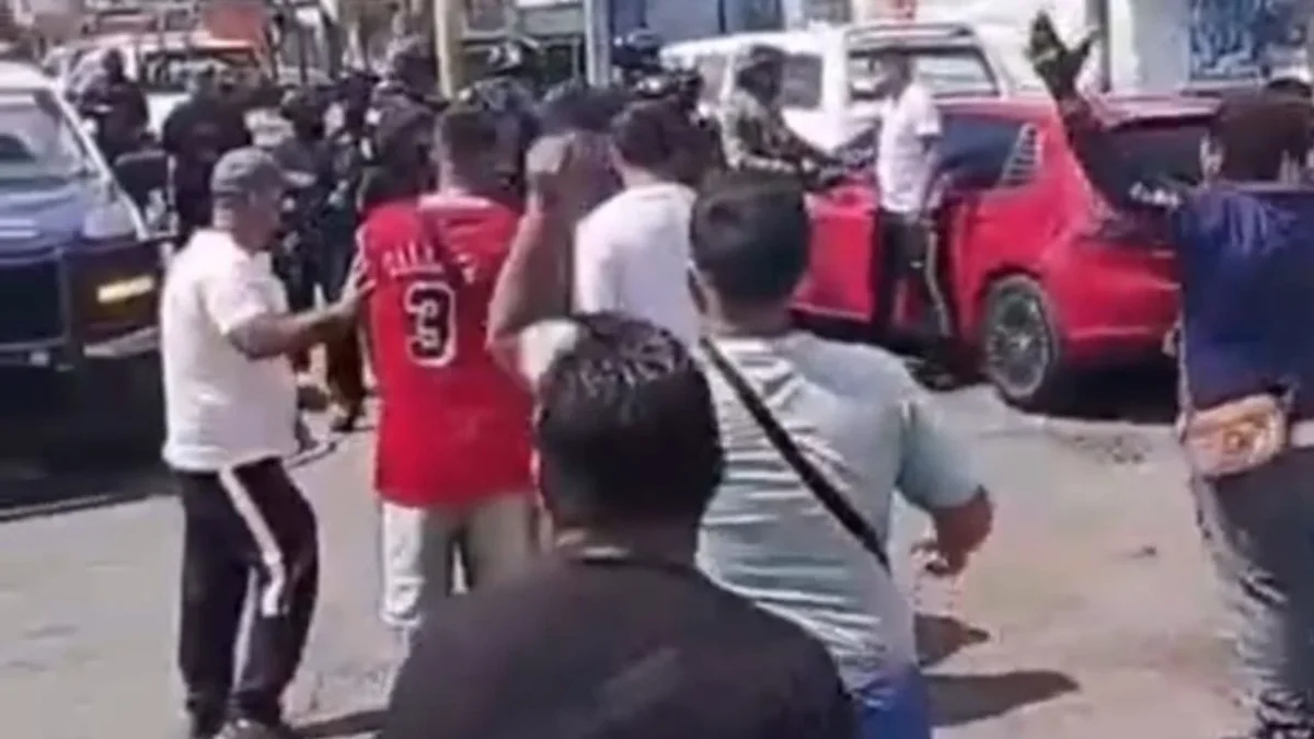 Grupo de Los 300 que pretendía reinvadir se enfrenta a policía de Ecatepec