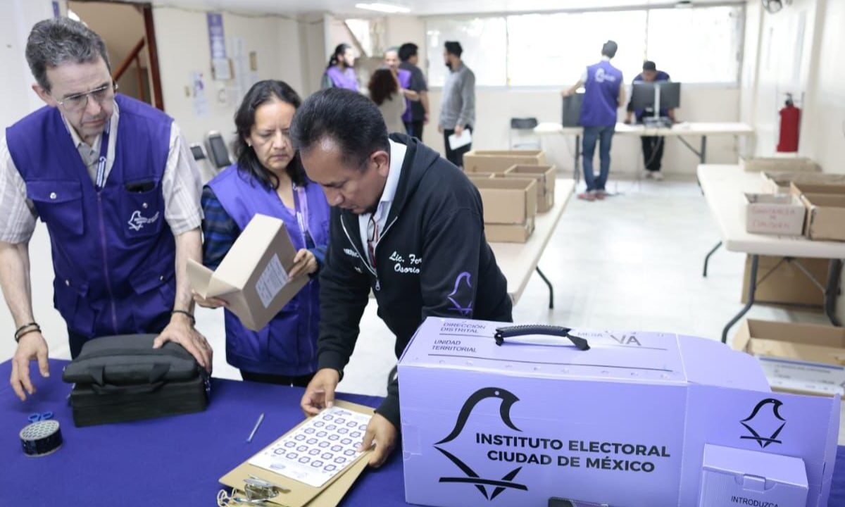 Tarea. Los trabajadores del IECM continúan con el cómputo y validación de opiniones de la Consulta del Presupuesto Participativo 2025, con un avance del 87.58 por ciento.
