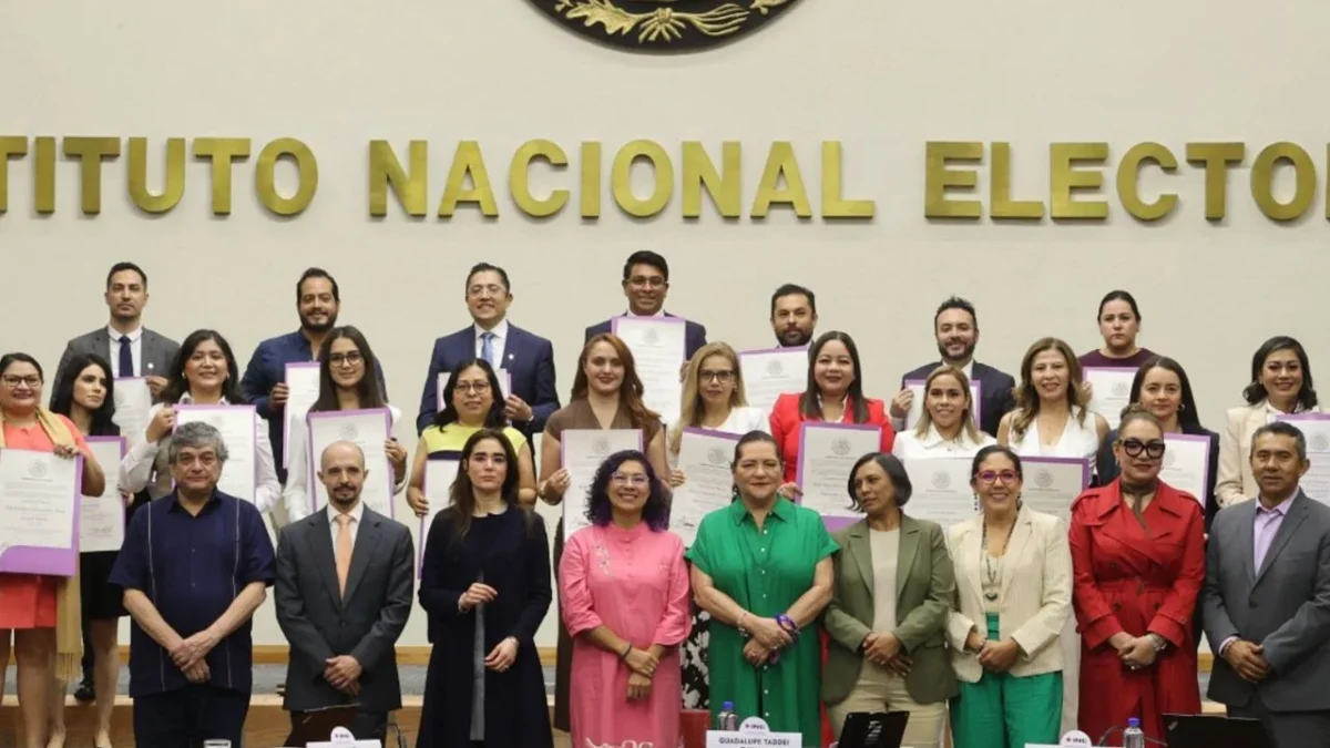 Cumplimiento. Luego de las sentencias emitidas por el Tribunal Electoral, el Consejo General del INE entregó las constancias de mayoría a 9 magistraturas de circuito y 11 juezas y jueces de distrito, este jueves.