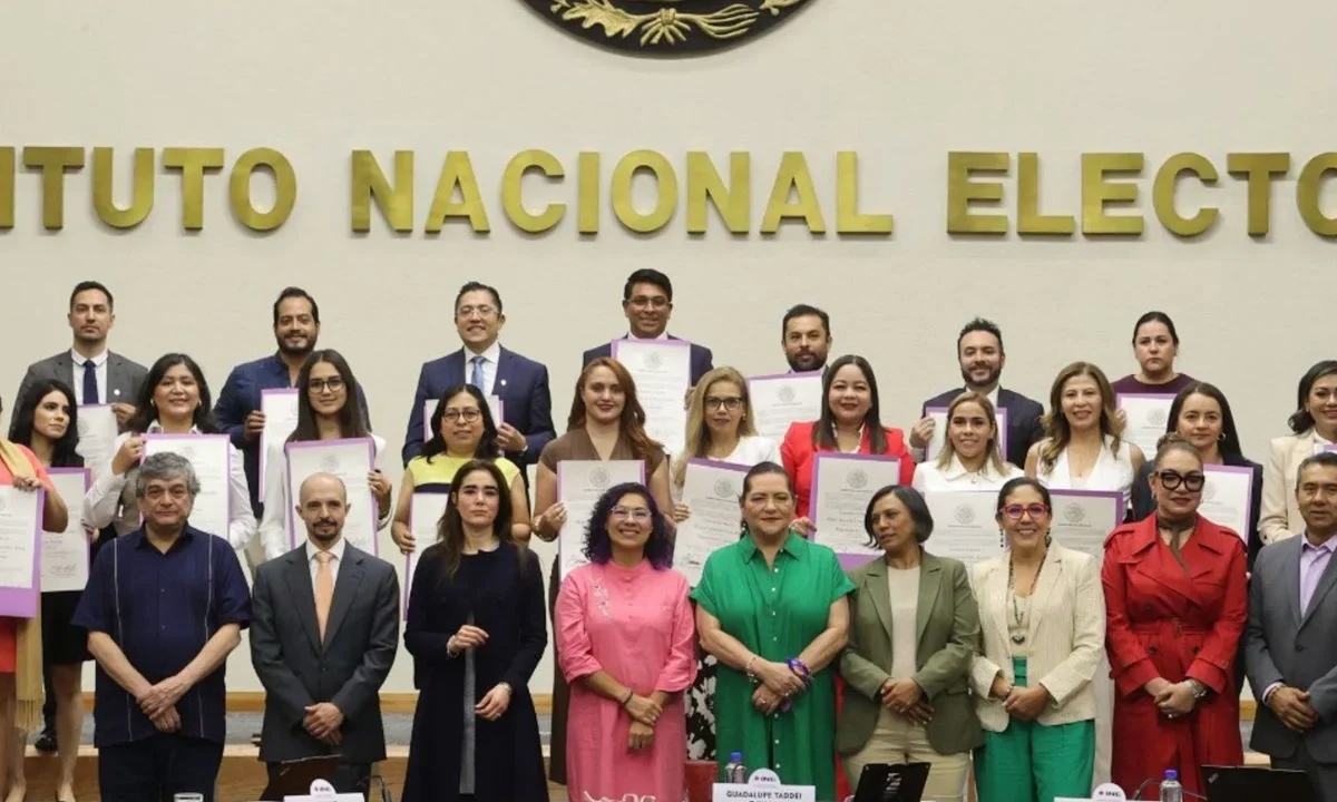 Cumplimiento. Luego de las sentencias emitidas por el Tribunal Electoral, el Consejo General del INE entregó las constancias de mayoría a 9 magistraturas de circuito y 11 juezas y jueces de distrito, este jueves.