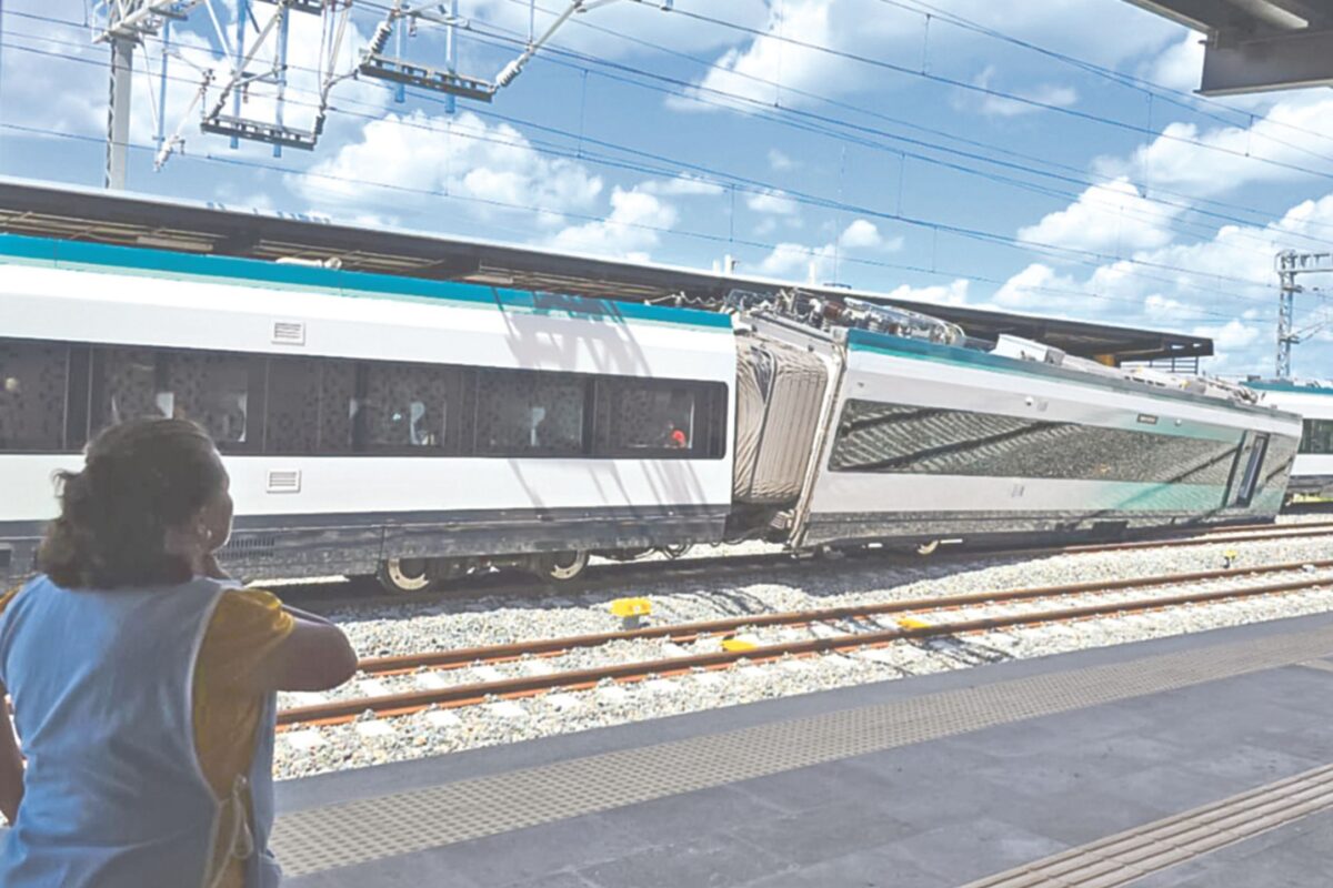 YUCATÁN, Un vagón del Tren Maya descarriló al ingresar a la estación; no hay heridos.