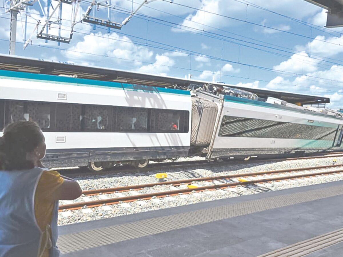 YUCATÁN, Un vagón del Tren Maya descarriló al ingresar a la estación; no hay heridos.