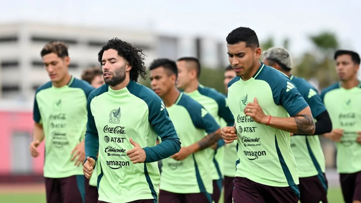 10 futbolistas que militan en el extranjero y 15 en la LigaMX, son los seleccionados de Javier Aguirre , rumbo a la fecha FIFA de septiembre, para los duelos ante Japón y Corea del Sur en EU