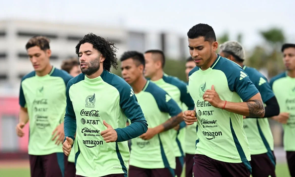 10 futbolistas que militan en el extranjero y 15 en la LigaMX, son los seleccionados de Javier Aguirre , rumbo a la fecha FIFA de septiembre, para los duelos ante Japón y Corea del Sur en EU