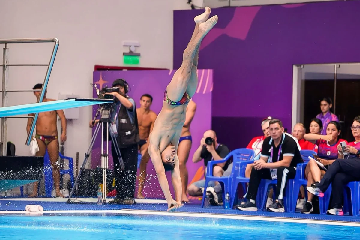 Asunción se pinta de verde , blanco y rojo: México arrasa en trampolín varonil
