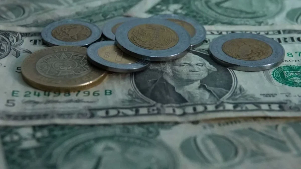 Peso mexicano cierra sesión en 18.58 por dólar