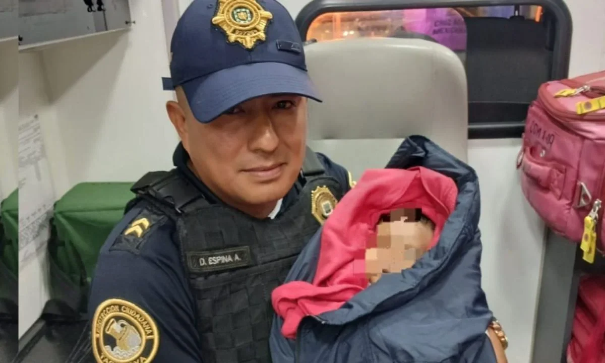 Policías capitalinos resguardan a bebé abandonado en la Miguel Hidalgo
