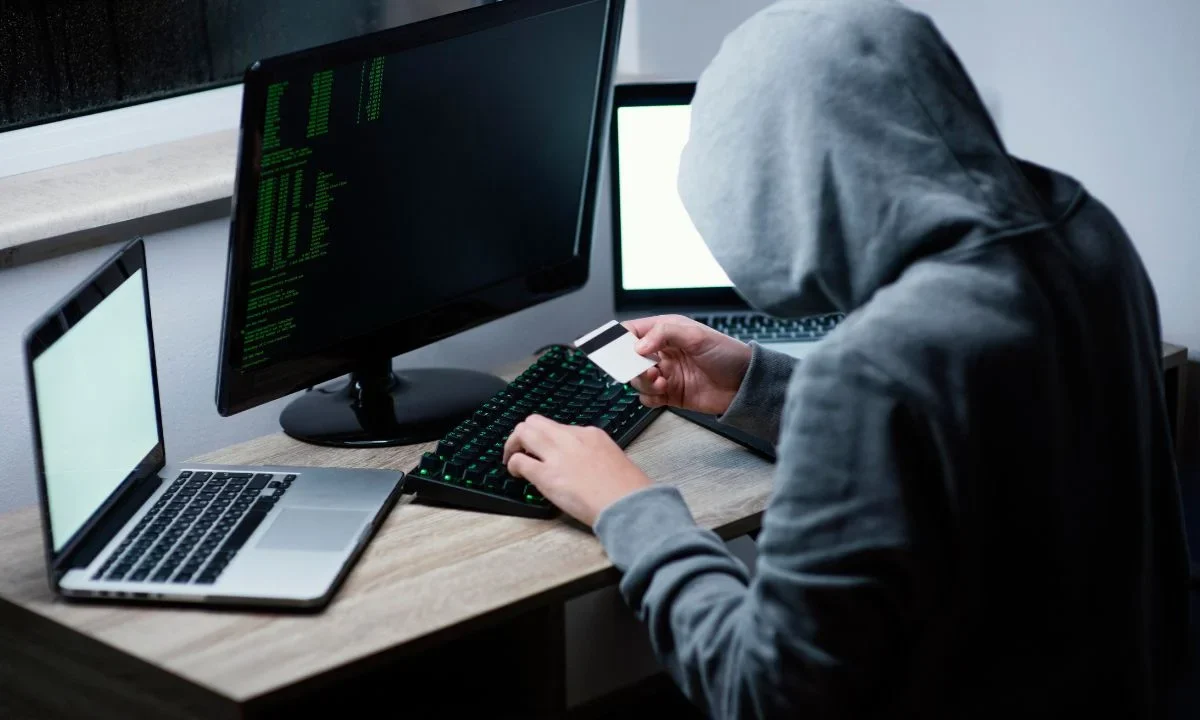 Métodos. Los ciberdelincuentes utilizan mensajes y promociones falsas para enganchar a las víctimas y robar sus datos personales. 