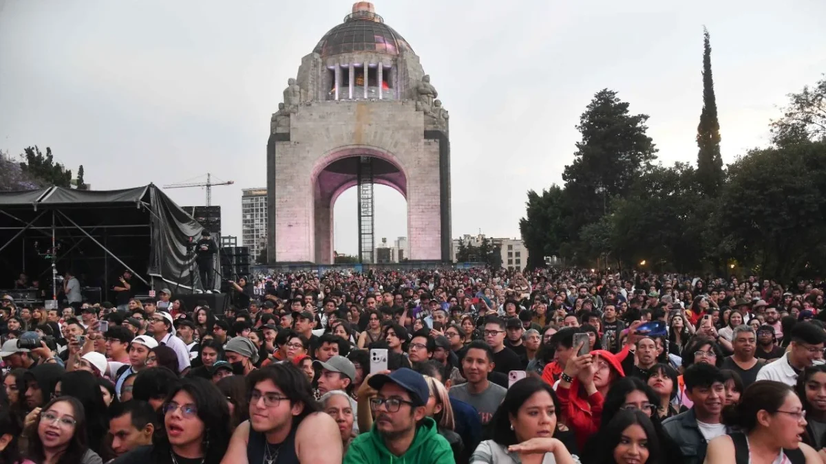 El INJUVE preparó un concierto en el marco del Día Internacional del Juventud en el Monumento a la Revolución