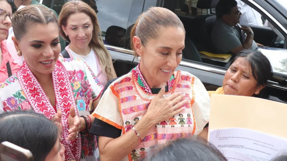 Sheinbaum visita San Pedro Amuzcos para dar créditos a artesanas