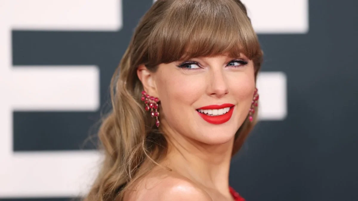 Taylor Swift da conocer la portada y lista de canciones de The Life of a Showgirl', su nuevo álbum de estudio, que llegará en octubre