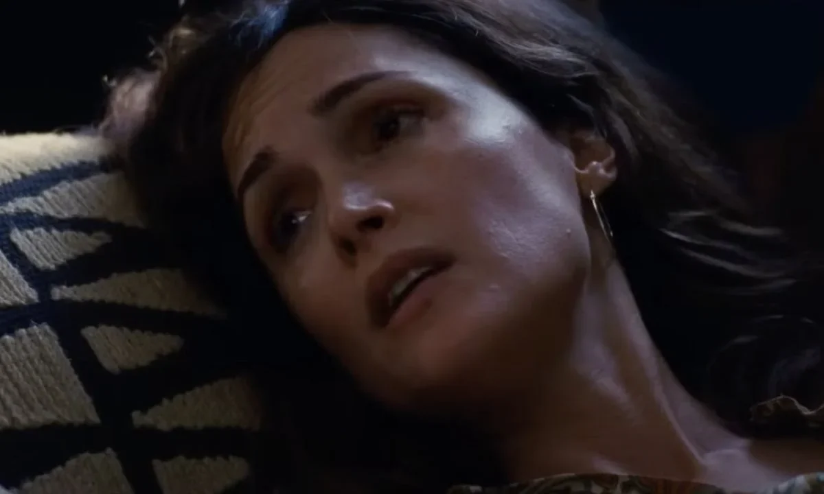 Rose Byrne como Linda en "If I Had Legs I'd Kick You"