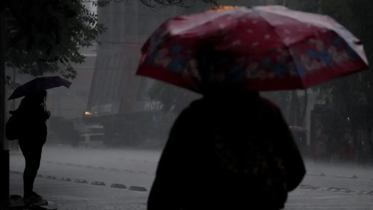 Autoridades de la CDMX activaron la Alerta Roja por fuertes lluvias y caída de granizo en 3 alcaldías y Alerta Naranja y Amarilla para 9 más.