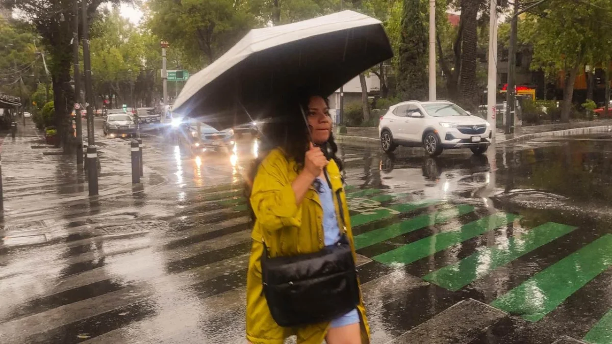 Autoridades capitalinos activan triple alerta por lluvias fuertes en CDMX.