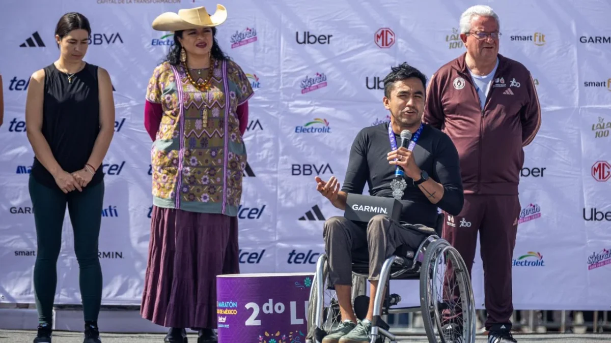 Durante la premiación del Maratón de la CDMX, uno de los exponentes en silla de ruedas se manifestó y los acusó de discriminación.
