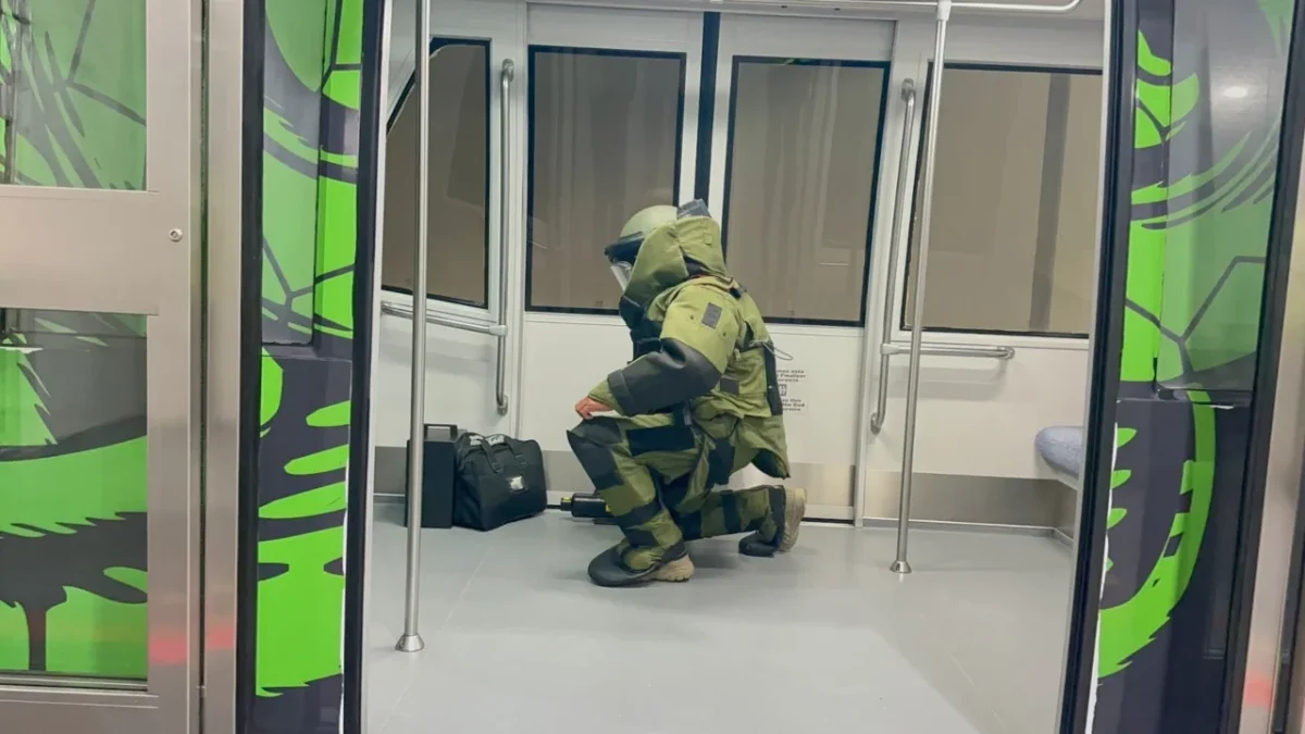 Simulacro de seguridad en el AICM con hipótesis de bomba en aerotrén, coordinado por la Marina.