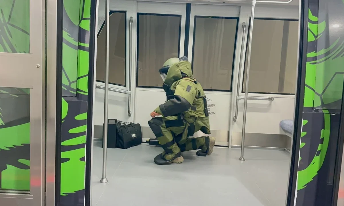 Simulacro de seguridad en el AICM con hipótesis de bomba en aerotrén, coordinado por la Marina.