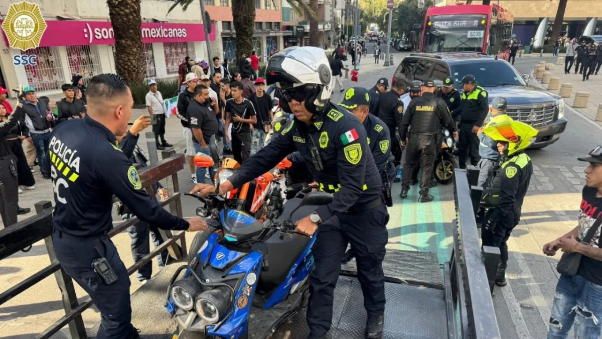 Agentes de la SSC llevaron al corralón 113 motos tras rodada biker en Monumento a la Revolución.