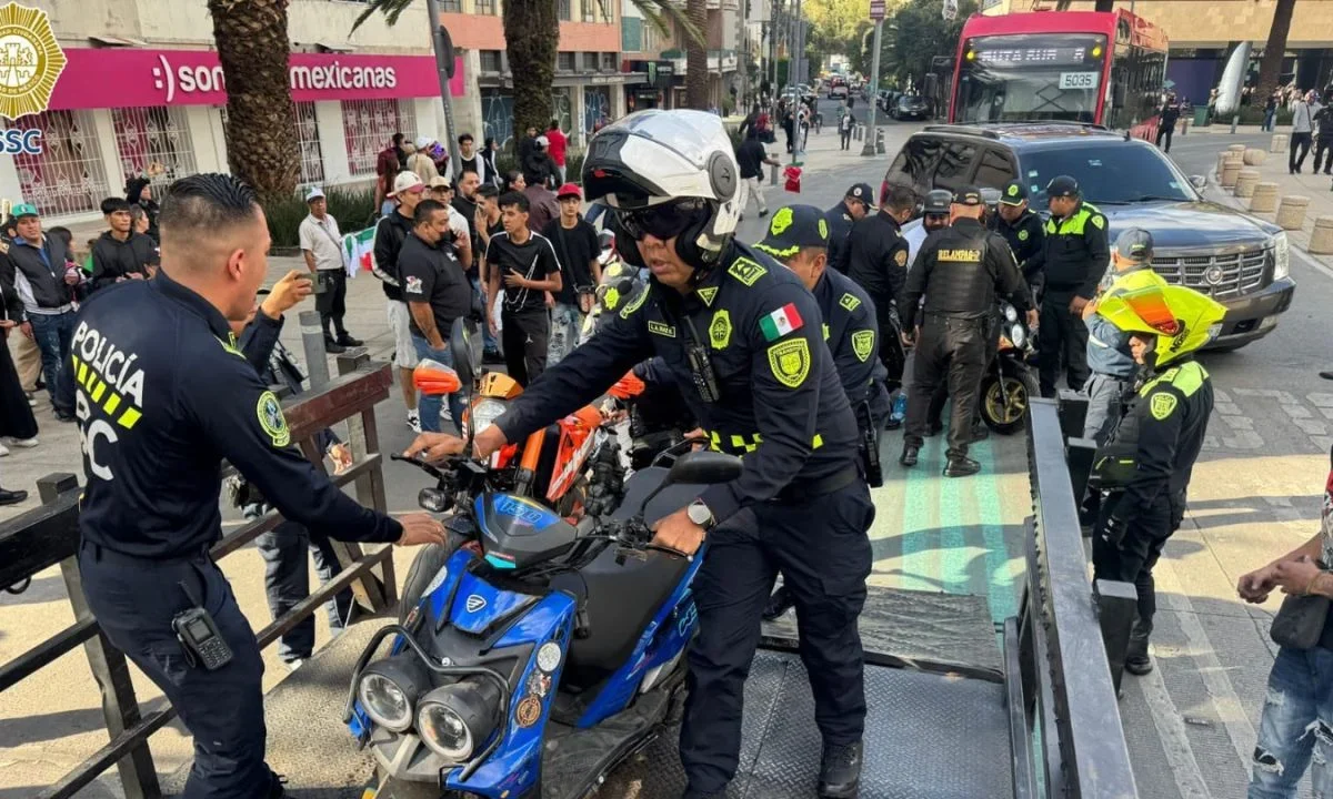 Agentes de la SSC llevaron al corralón 113 motos tras rodada biker en Monumento a la Revolución.