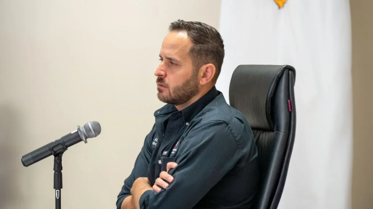 Alcalde de Morena en Coahuila explota con reportera sobre pregunta de prueba de antidoping.