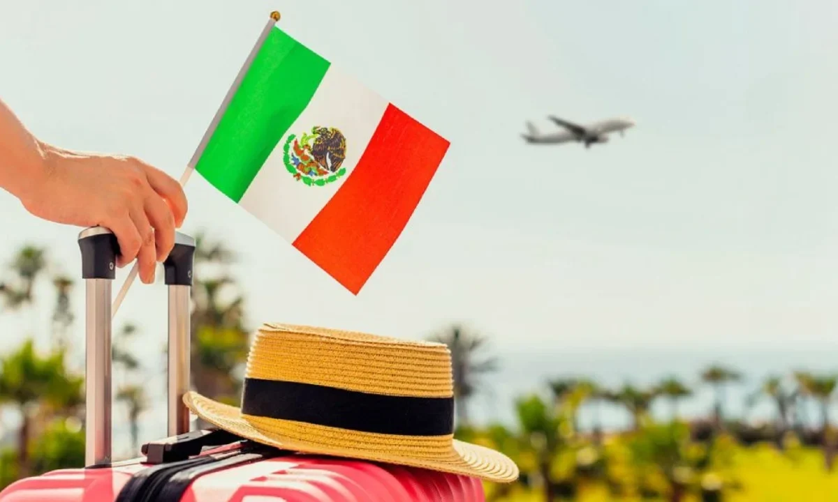 Coparmex y CNET destacan que la alerta de EE. UU. podría afectar la llegada de turistas y la economía.