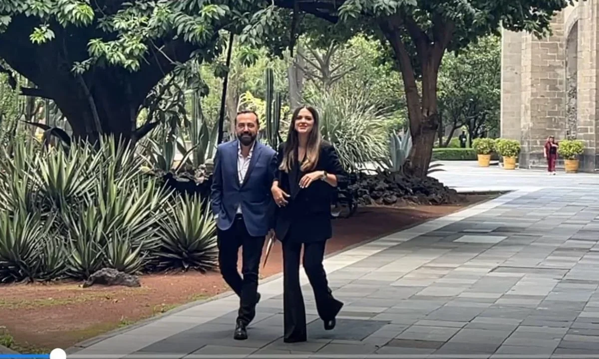 Los voceros morenistas Arturo Ávila y Andrea Chávez se reúnen con Comunicación de la Presidencia.