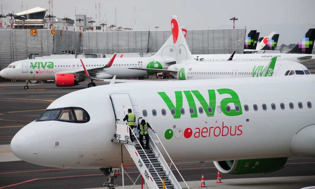 La ASPA acusó a Viva Aerobus por contratar pilotos extranjeros y despedir tripulación mexicana.