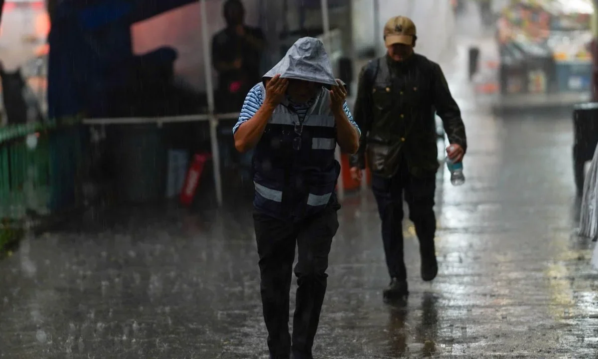 Autoridades lanzan alerta por tarde calurosa y fuertes lluvias en CDMX