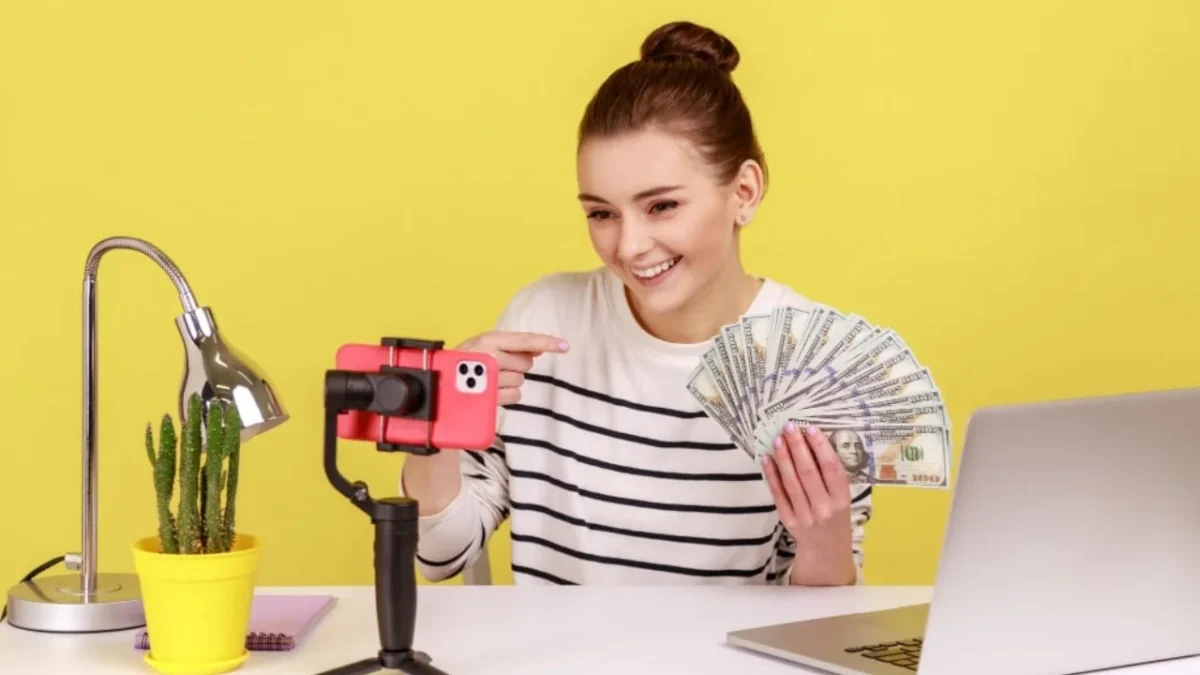 Banamex pidió desconfiar de supuestos influencers financieros y reforzar la educación financiera para proteger los ahorros personales.