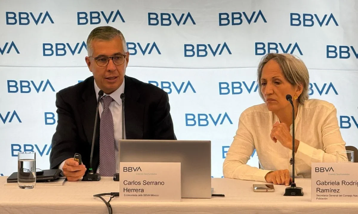 El banco BBVA anticipó una caída del 5.8% en las remesas.