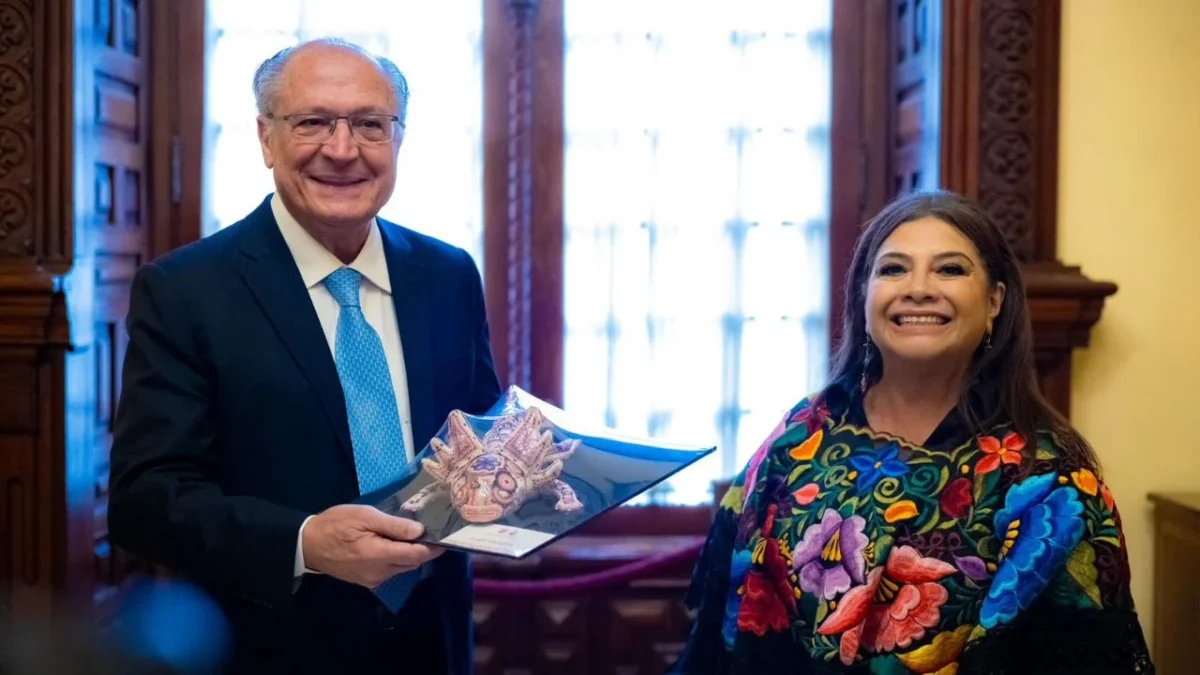 La jefa de Gobierno Clara Brugada entregó las Llaves de la CDMX al vicepresidente de Brasil, Geraldo José Rodrigues Alckmin.