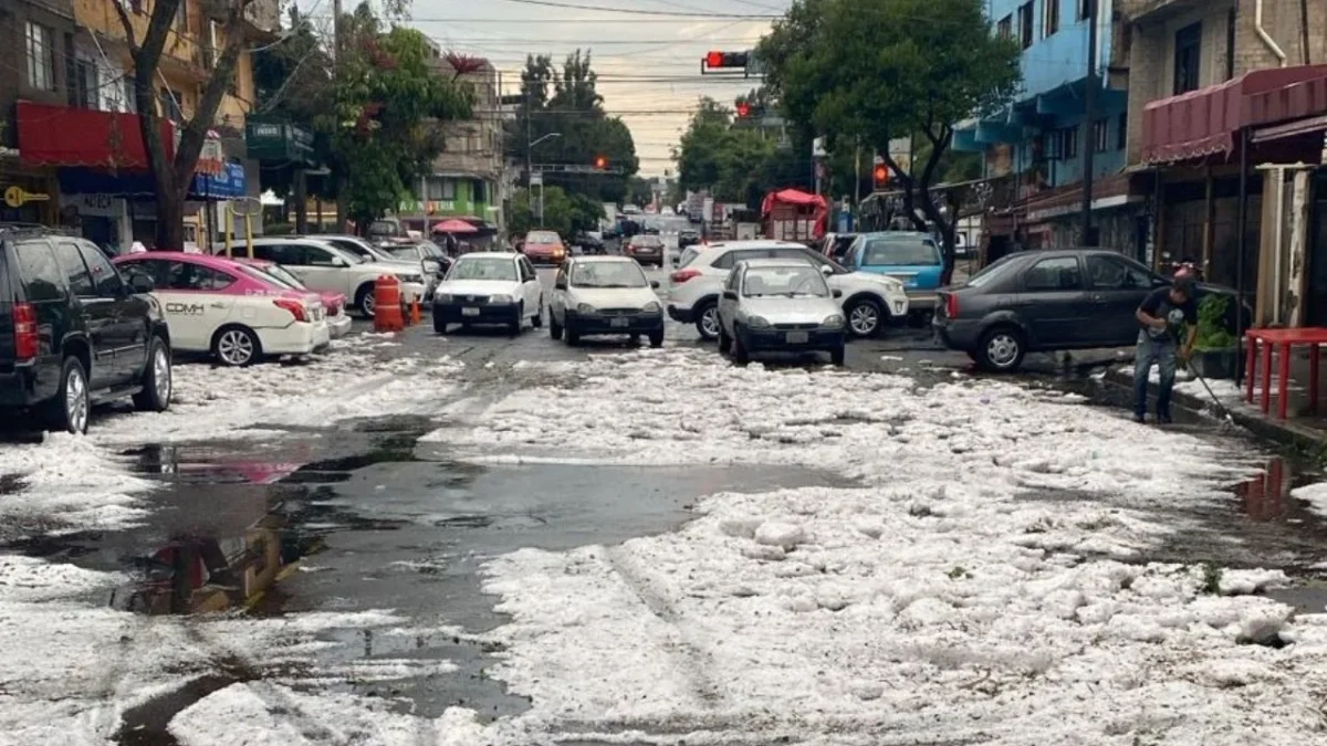 La caída de lluvia y granizo en alcaldías al sur de la CDMX dejaron encharcamientos y coladeras tapadas que ya atienden autoridades.