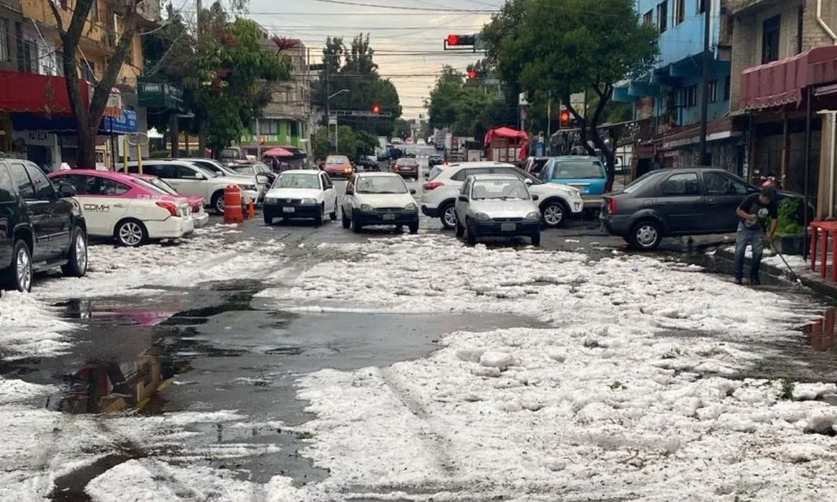 La caída de lluvia y granizo en alcaldías al sur de la CDMX dejaron encharcamientos y coladeras tapadas que ya atienden autoridades.