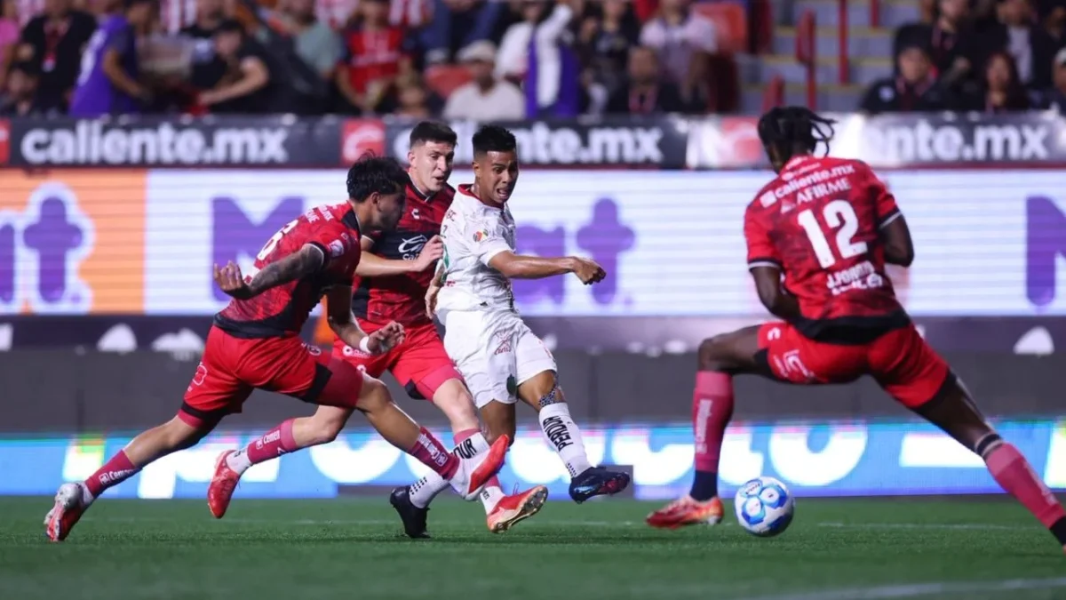 En una segunda mitad cardiaca, Chivas alcanzó el empate ante los Xolos de Tijuana, con un gol de Roberto Alvarado en tiempo de compensación.