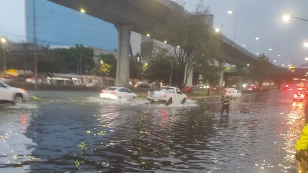 CDMX amanece con inundaciones tras intensas lluvias