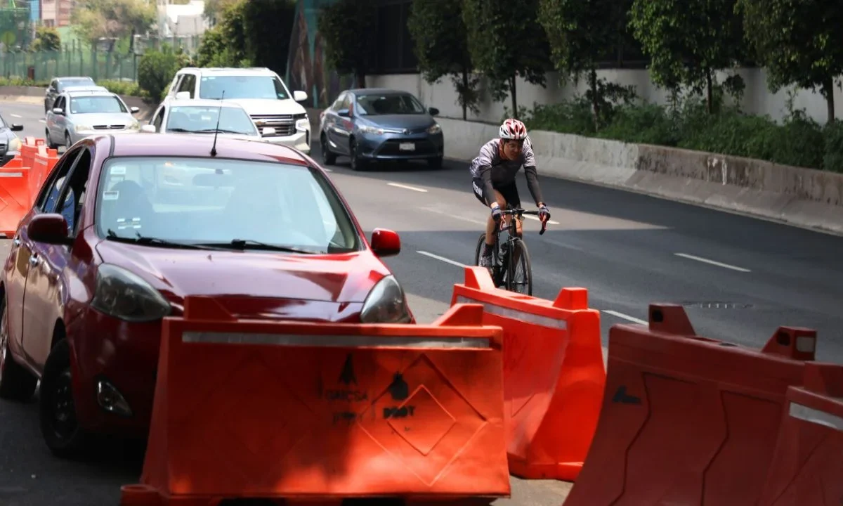 La Secretaría de Obras y Servicios inició la fase de prueba con ciclistas que circulan por avenida Tlalpan, para la Copa Mundial 2026.