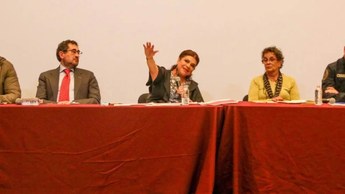 Clara Brugada presentó una iniciativa para crear la Ley del Sistema Público de Cuidados para garantizar la igualdad en las labores del hogar.