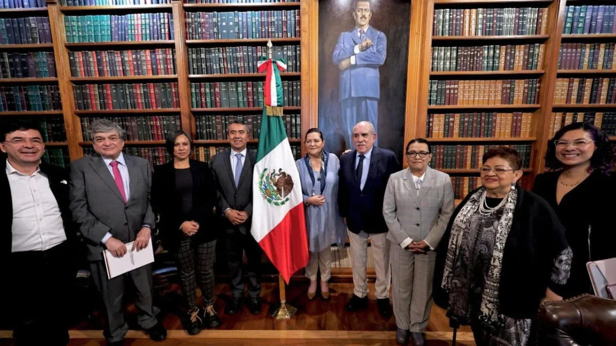 La Comisión Presidencial de la Reforma Electoral sostuvo una reunión este martes con los consejeros del INE en SEGOB.