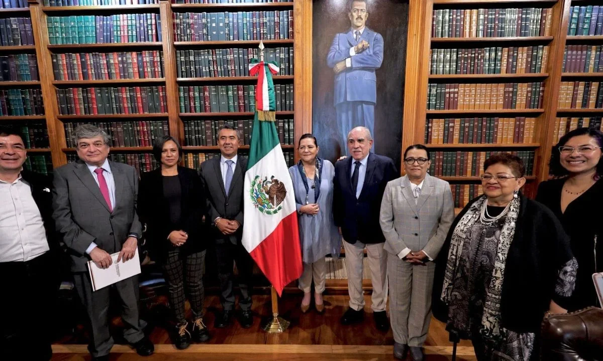 La Comisión Presidencial de la Reforma Electoral sostuvo una reunión este martes con los consejeros del INE en SEGOB.