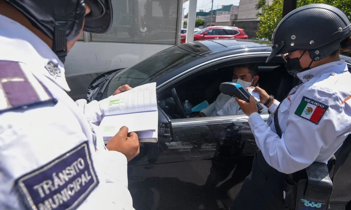 ¿Cómo saber si mi vehículo cuenta con multas en el Edomex?