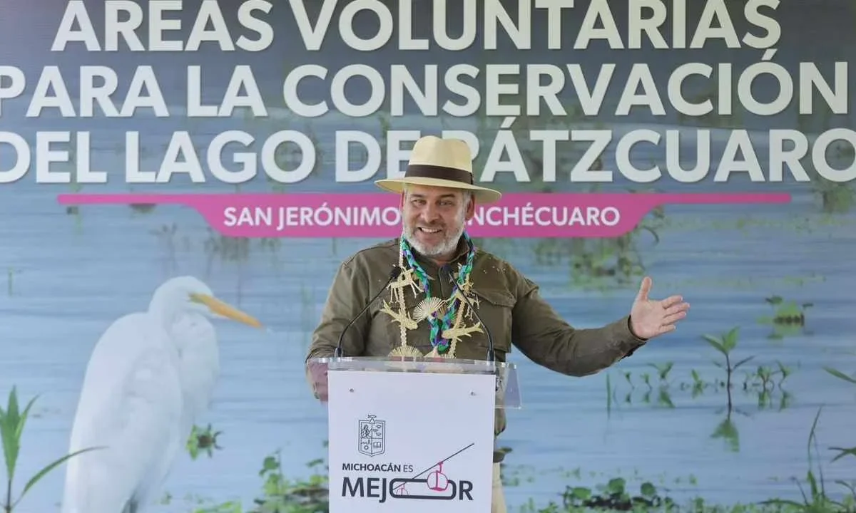 Comunidades indígenas ceden al Gobierno de Michoacán más de 8 mil hectáreas para proteger el Lago de Pátzcuaro.