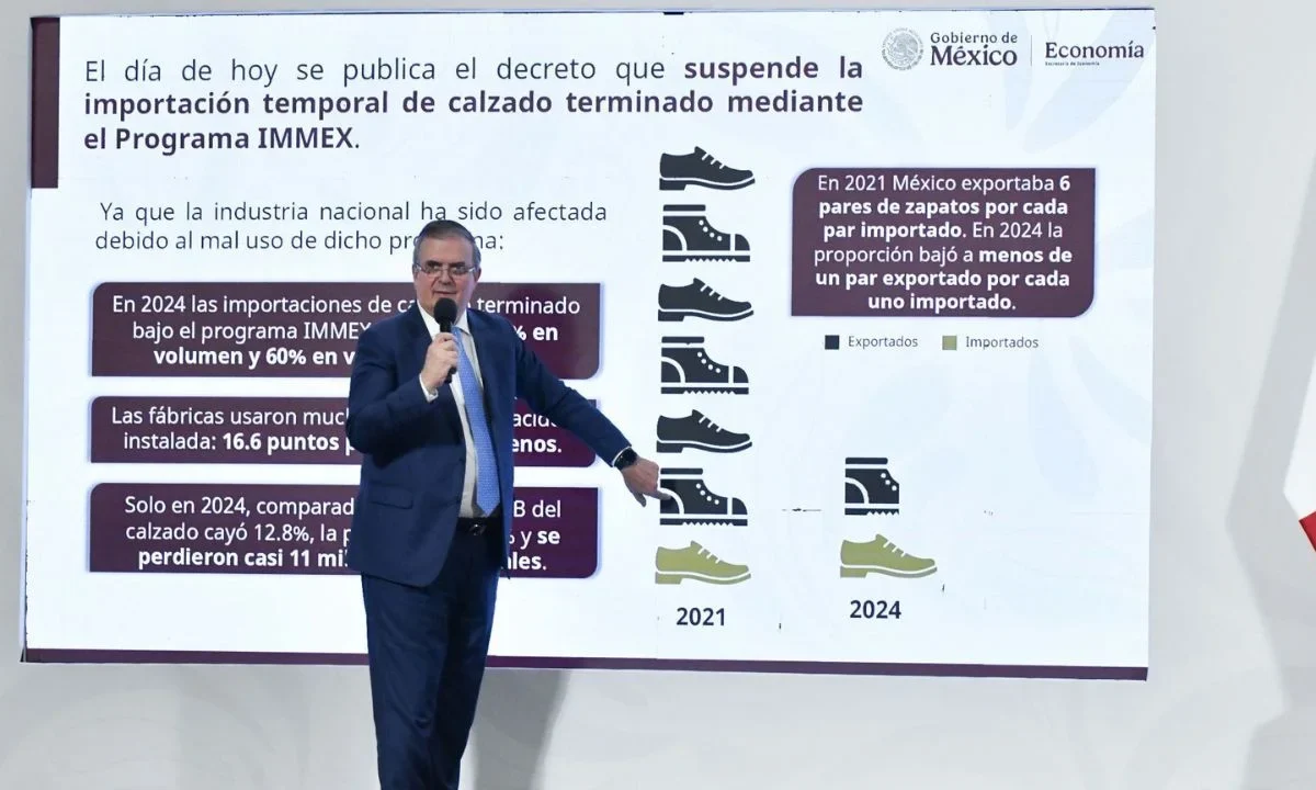 Según el secretario de economía, Marcelo Ebrard, en el sexenio de AMLO se permitió el declive de la industria del calzado nacional.