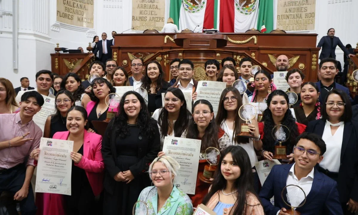 En sesión solemne, legisladores entregaron el “Premio de la Juventud Ciudad de México 2025” en temas como la defensa de derechos, innovación, arte, cultura y actividades académicas.