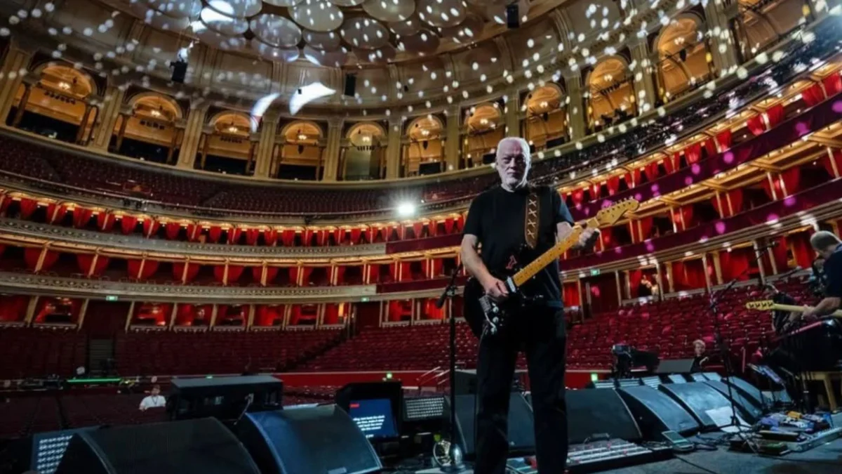 Para quienes vivieron estas presentaciones, Live at The Circus Maximus y The Luck and Strange Concerts capturan la emotiva guitarra de Gilmour y la brillantez de su banda.