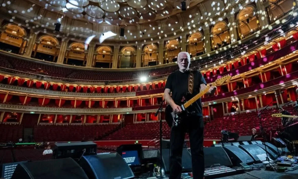 Para quienes vivieron estas presentaciones, Live at The Circus Maximus y The Luck and Strange Concerts capturan la emotiva guitarra de Gilmour y la brillantez de su banda.