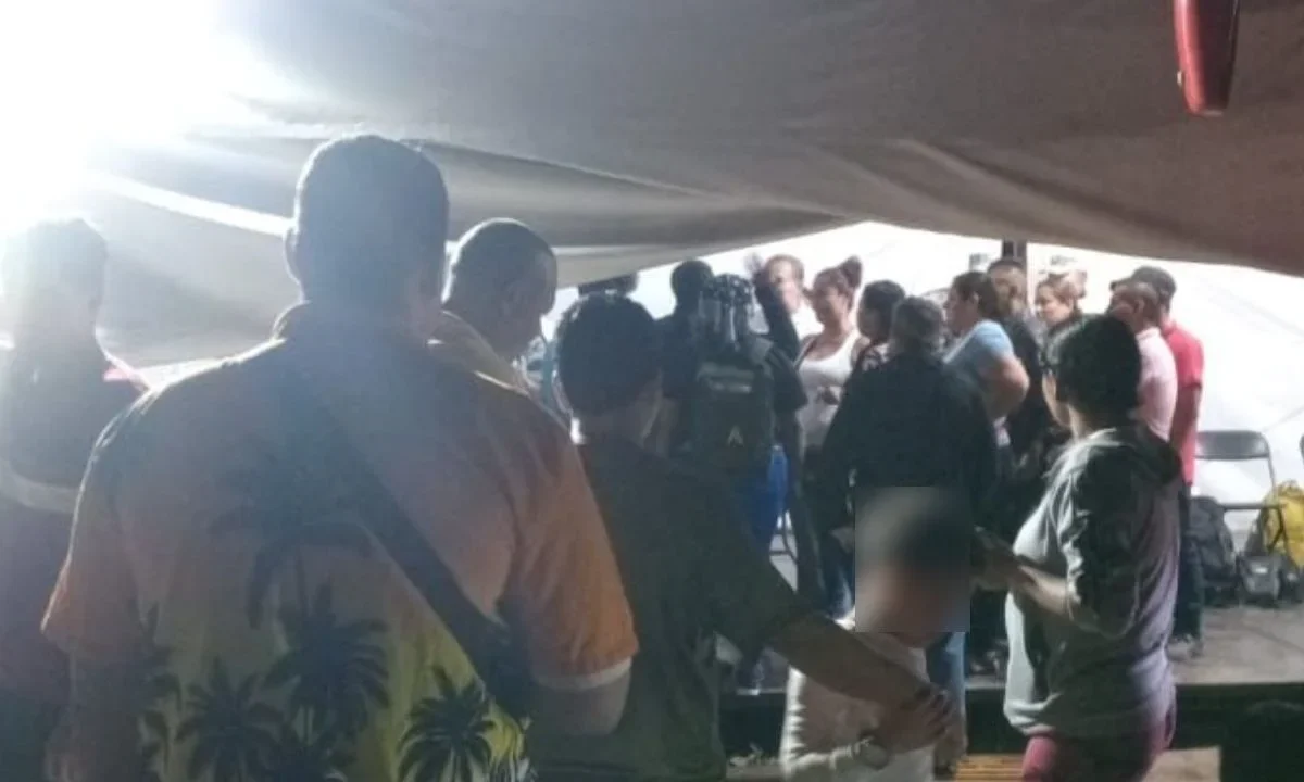 Denuncian migrantes engaños y detención por parte del Instituto Nacional de Migración (INM).