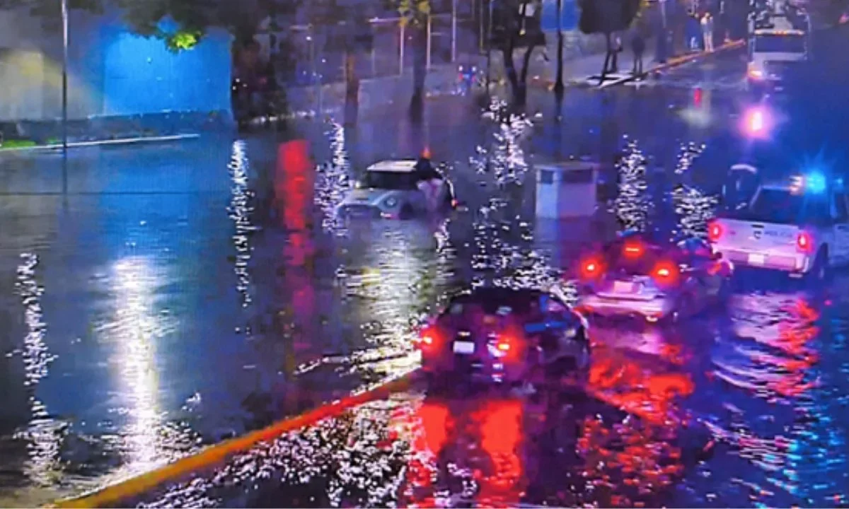 Se registra desbordamiento del Río San Ángel por lluvias; Periférico Sur cerrado por inundaciones.