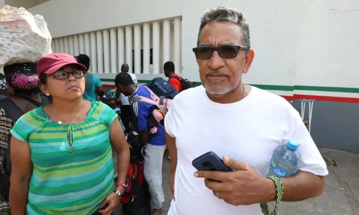 Detienen al activista Luis García Villagrán y frenan salida de caravana migrante